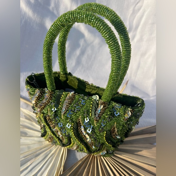 Viral Beaded Bag Handmade Green Sequin w/ Long Silver Chain Strap NWT - Picture 3 of 10